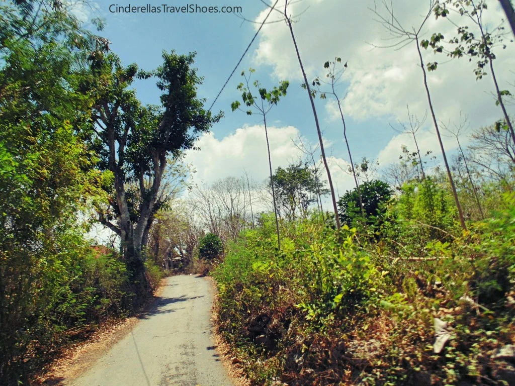Driving motorbike to Jungubatu village, the heart of Lembongan