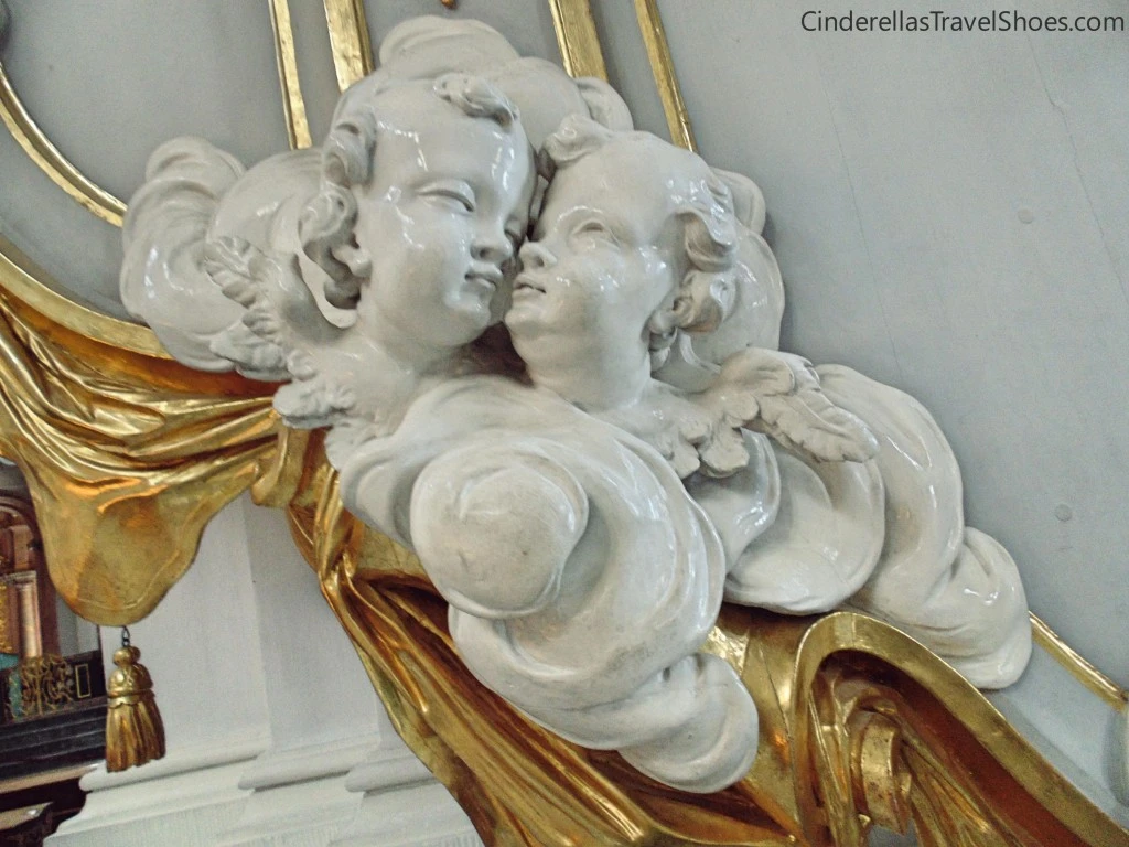 Angels in Katolische Hofkirche