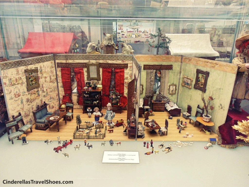 Beautiful dolly houses