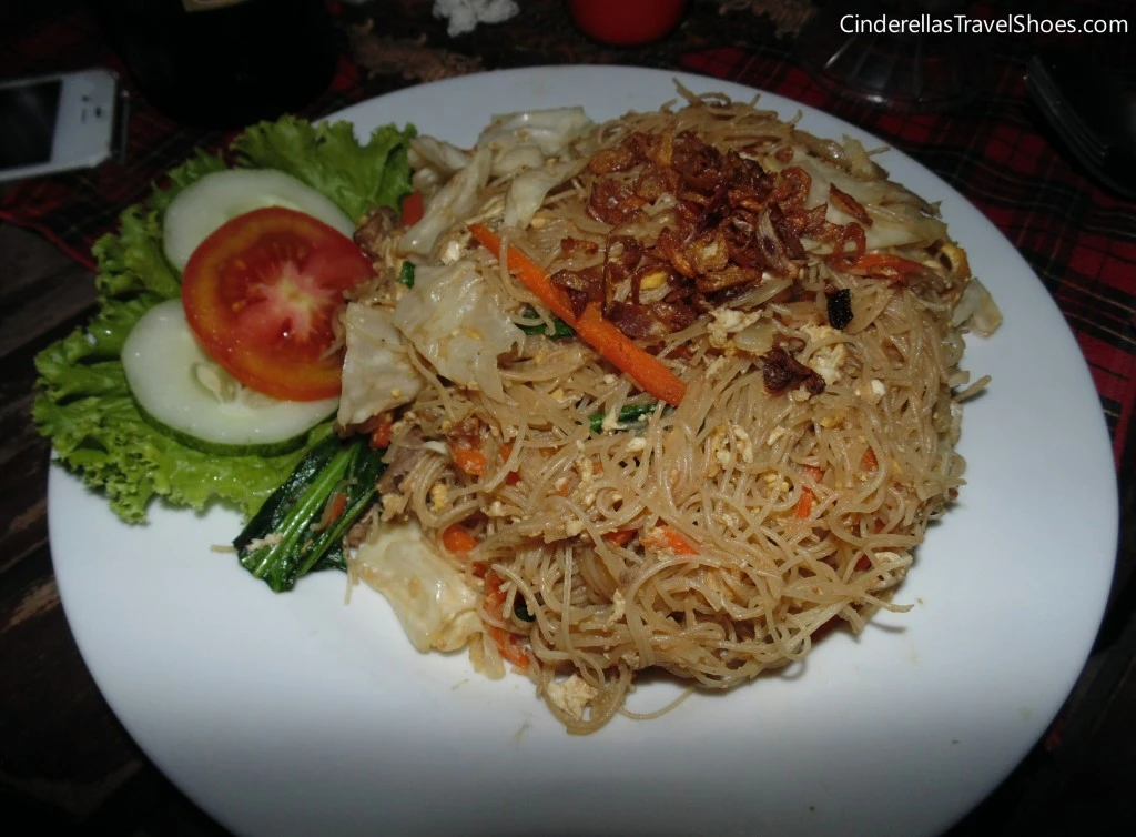 Food from restaurant for tourist 3 times more expensive than on the street