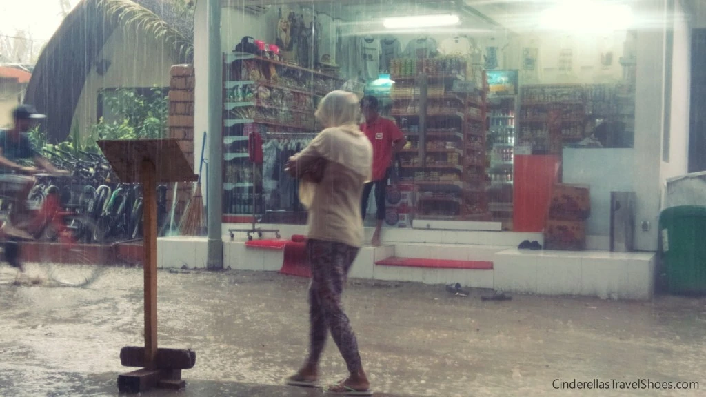 Heave rain in the evening in Gilis