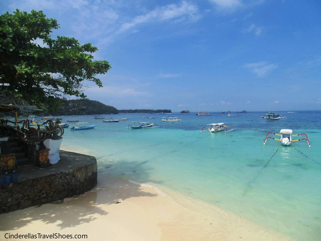 On the way to harbour in Lembongan