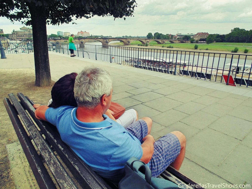 Romantic moment in Brühl's Terrace