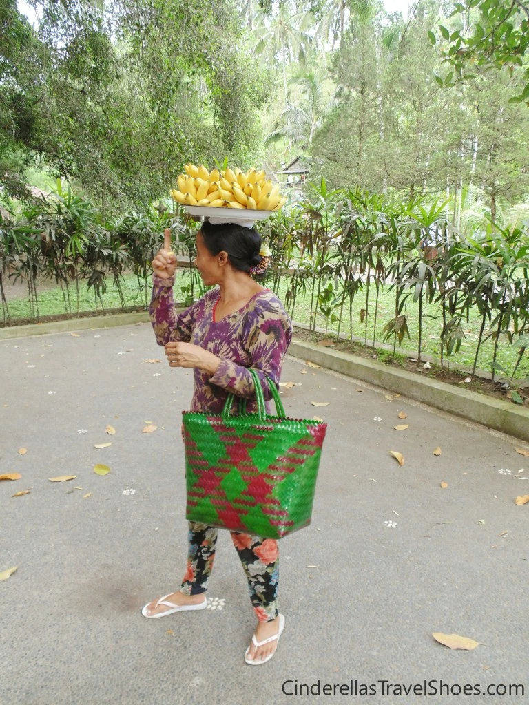 Woman selling bananas, you can get them for 4000 only