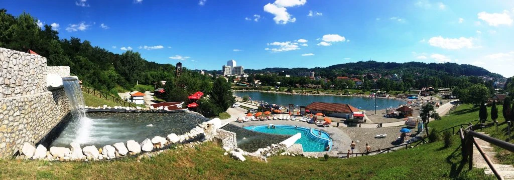 Panoráma Panonských jazier v meste Tuzla