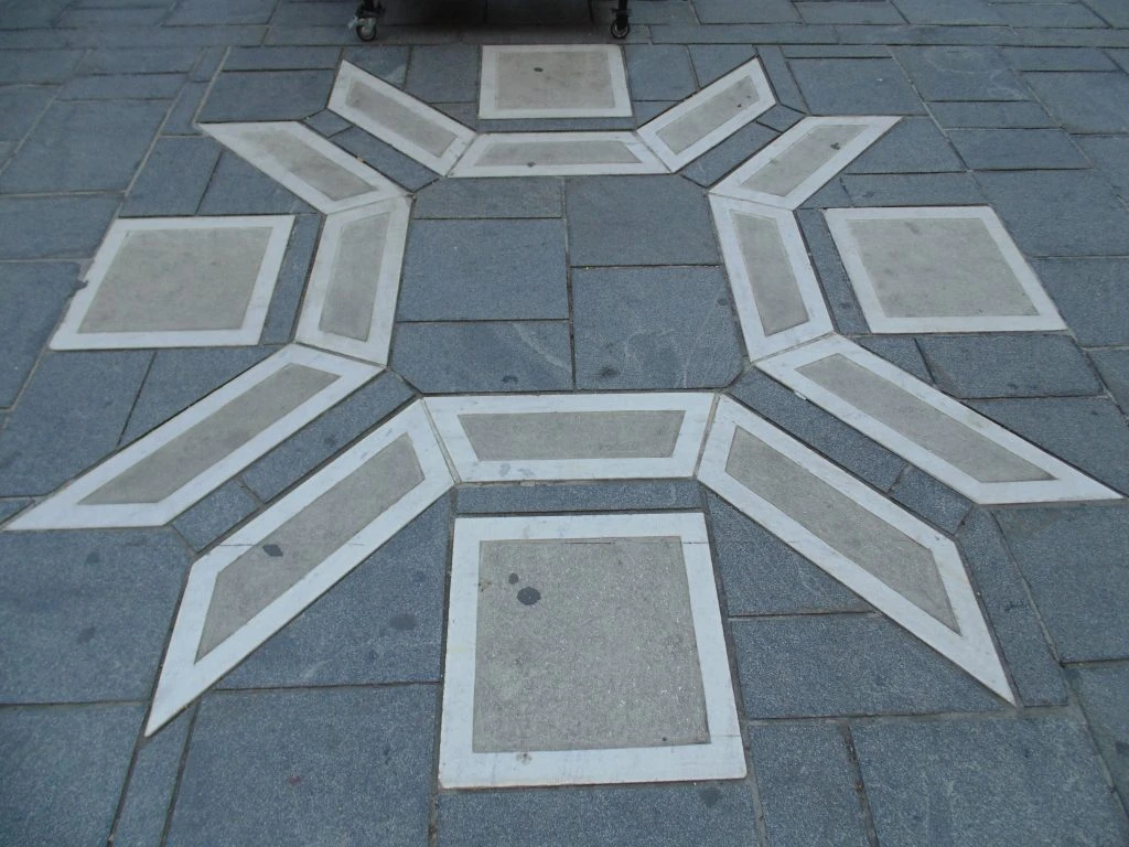 Symbol 4 náboženstiev v meste Sarajevo symbolizujú spolunažívanie ľudí bezohľadu na vieru
